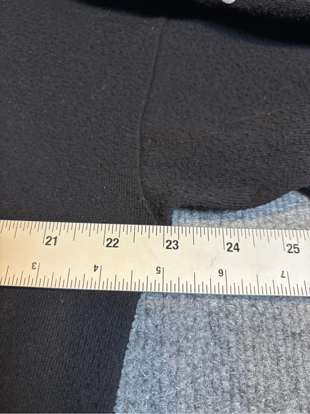 Alo Yoga Chill Crew Pullover Sweatshirt Black 23